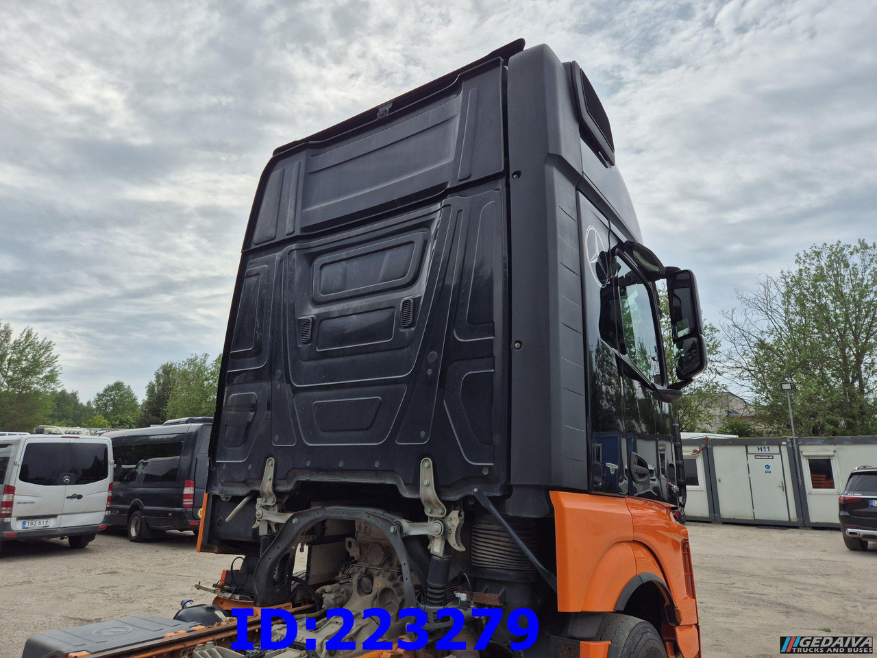 MERCEDES-BENZ Actros 3563 8×4 ( Steering axle) - Cab chassis truck: picture 5 MERCEDES-BENZ Actros 3563 8×4 ( Steering axle) - Cab chassis truck: picture 5