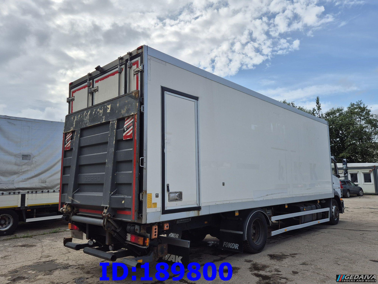 MERCEDES-BENZ Axor 1829 Euro5 Manual + Tail lift - Refrigerator truck: picture 5 MERCEDES-BENZ Axor 1829 Euro5 Manual + Tail lift - Refrigerator truck: picture 5