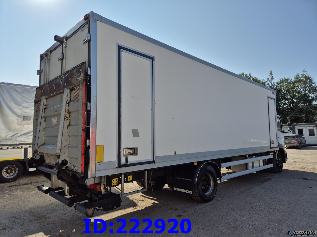 MERCEDES-BENZ Axor 1829 Manual + Tail lift - Refrigerator truck: picture 5 MERCEDES-BENZ Axor 1829 Manual + Tail lift - Refrigerator truck: picture 5