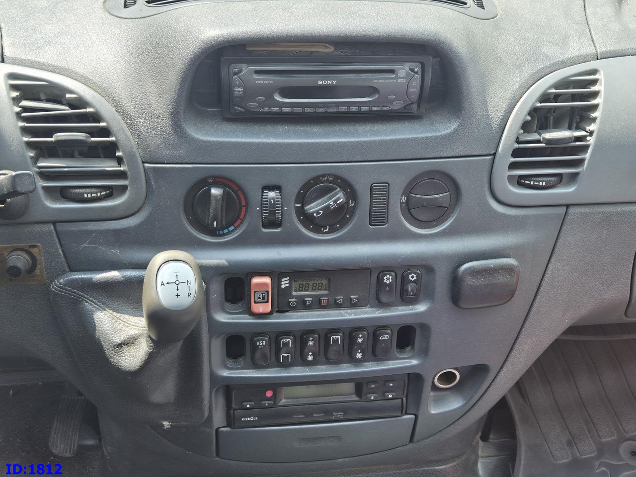 Minibus, Passenger van MERCEDES-BENZ Sprinter 413 - 17 Place: picture 12 Minibus, Passenger van MERCEDES-BENZ Sprinter 413 - 17 Place: picture 12