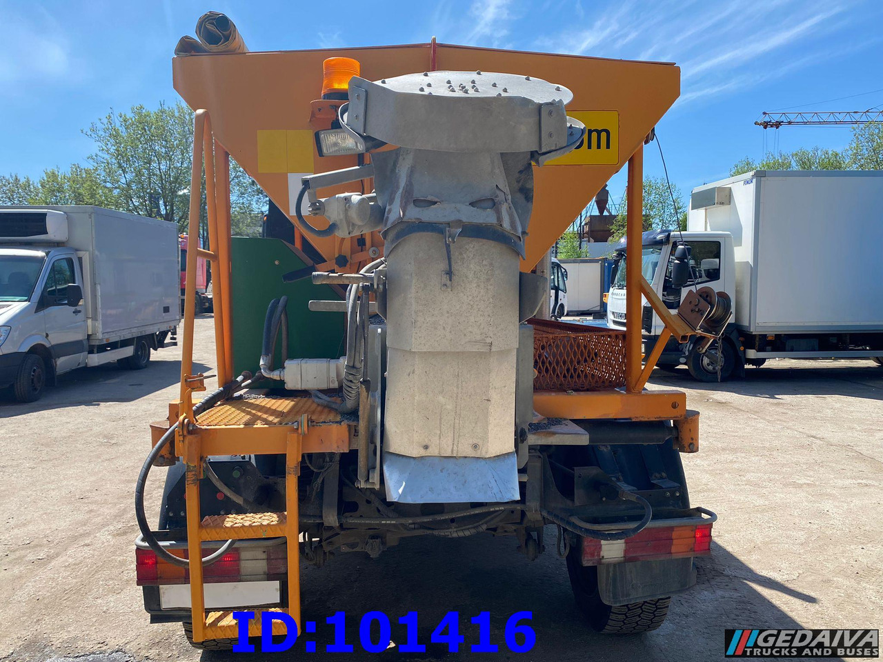 MERCEDES-BENZ Unimog U300 4X4 - Snow removal vehicle: picture 5 MERCEDES-BENZ Unimog U300 4X4 - Snow removal vehicle: picture 5