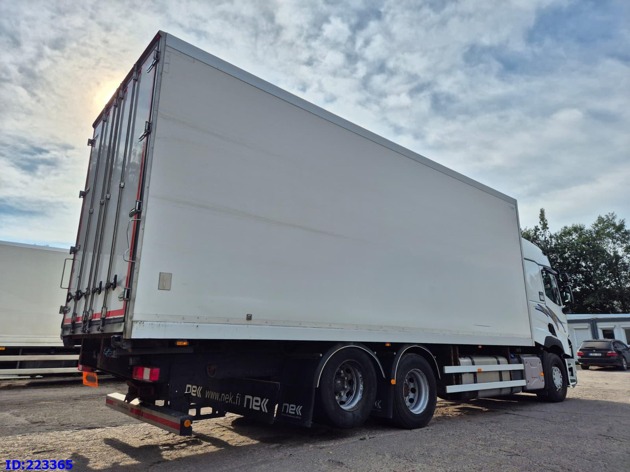 RENAULT T520 6x2 Euro 6 (Box 7.82m) - Box truck: picture 5 RENAULT T520 6x2 Euro 6 (Box 7.82m) - Box truck: picture 5