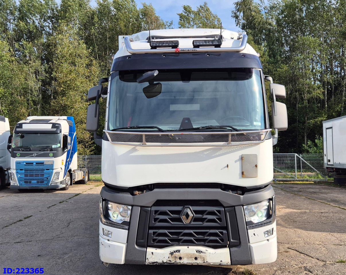 RENAULT T520 6x2 Euro 6 (Box 7.82m) - Box truck: picture 2 RENAULT T520 6x2 Euro 6 (Box 7.82m) - Box truck: picture 2