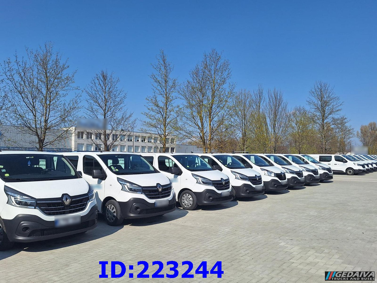 RENAULT Trafic (6pcs. available) - Combi van: picture 1 RENAULT Trafic (6pcs. available) - Combi van: picture 1