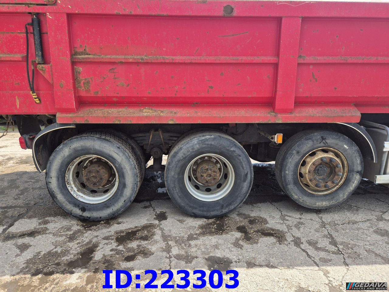 SCANIA R560 8X4 Full steel- Steering axle - Retarder - Tipper: picture 5 SCANIA R560 8X4 Full steel- Steering axle - Retarder - Tipper: picture 5