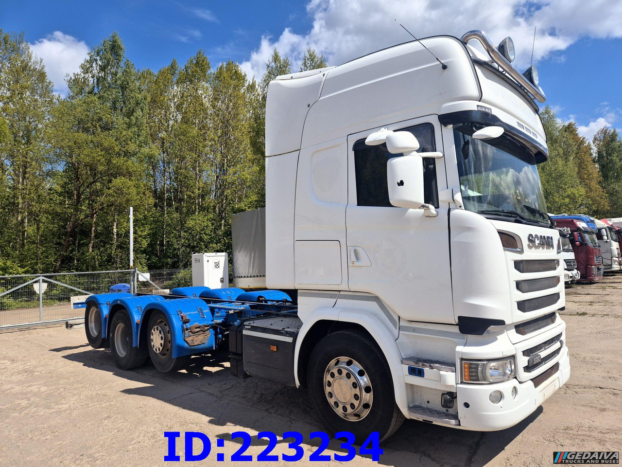 SCANIA R580 8X2 - Steering axle - Euro6 - Cab chassis truck: picture 4 SCANIA R580 8X2 - Steering axle - Euro6 - Cab chassis truck: picture 4