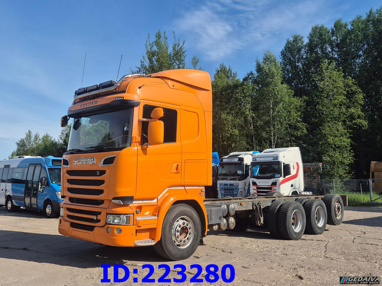 SCANIA R580 V8 8X4 Retarder (Steering axle) - Cab chassis truck: picture 1 SCANIA R580 V8 8X4 Retarder (Steering axle) - Cab chassis truck: picture 1