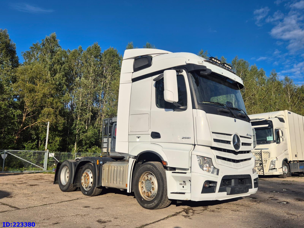 MERCEDES-BENZ Actros 2551 6x2 -Steering axle - Euro6 - Tractor unit: picture 4 MERCEDES-BENZ Actros 2551 6x2 -Steering axle - Euro6 - Tractor unit: picture 4