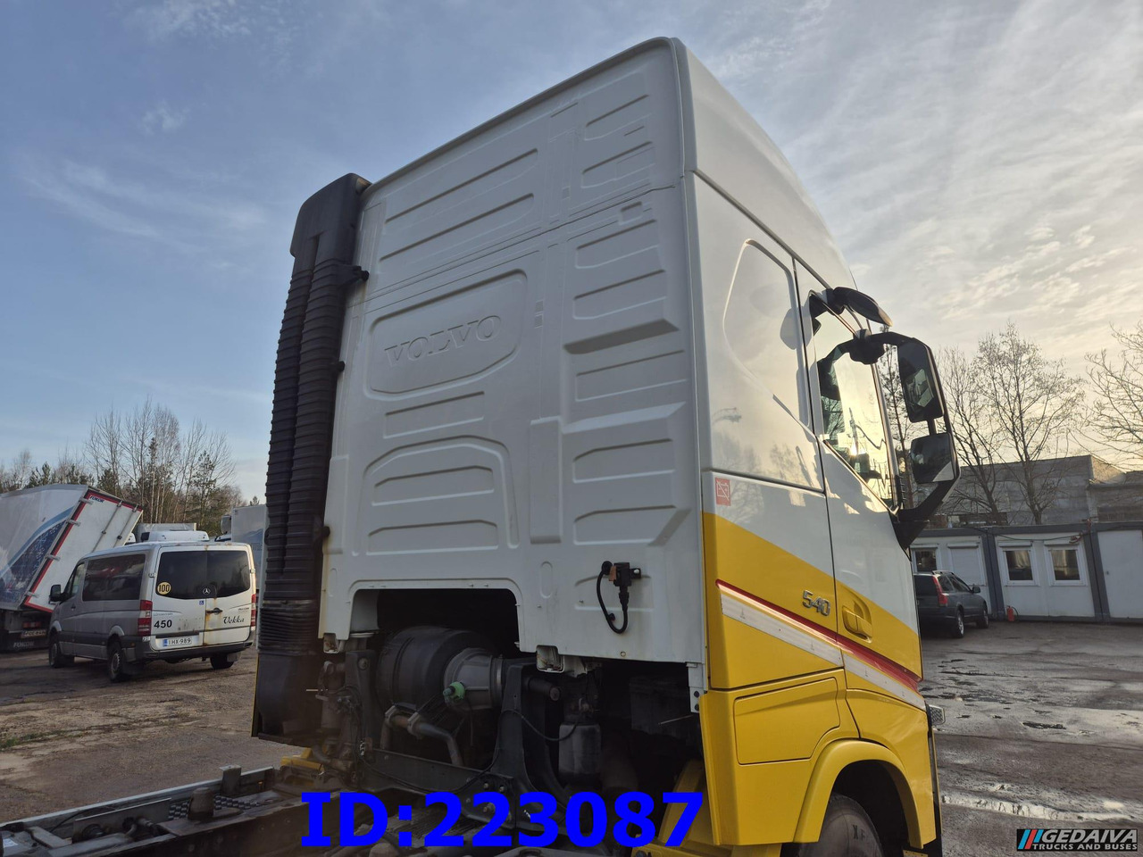 VOLVO FH13 540HP 8x4 Lifting axle - Cab chassis truck: picture 5 VOLVO FH13 540HP 8x4 Lifting axle - Cab chassis truck: picture 5
