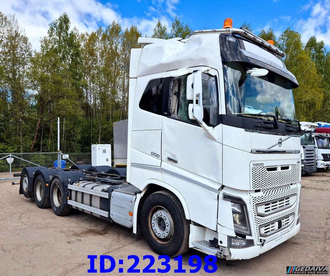 VOLVO FH16 650HP 8X4 (Steering axle) - Cab chassis truck: picture 4 VOLVO FH16 650HP 8X4 (Steering axle) - Cab chassis truck: picture 4