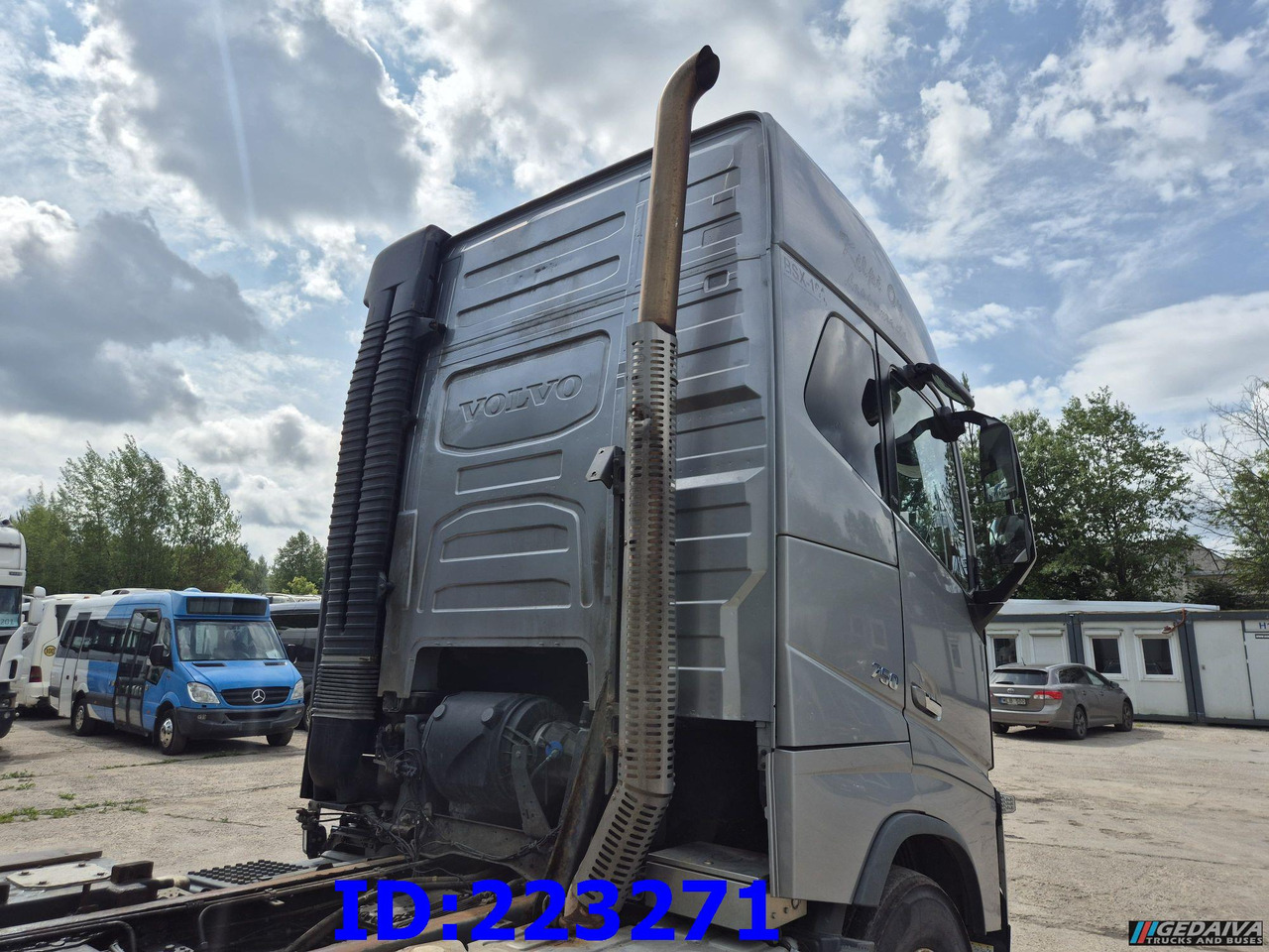 VOLVO FH16 750HP 8x4 (Steering axle / 2 axles lifting) - Timber truck: picture 5 VOLVO FH16 750HP 8x4 (Steering axle / 2 axles lifting) - Timber truck: picture 5
