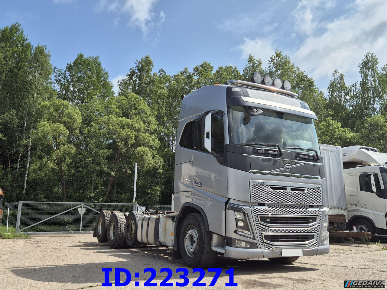 VOLVO FH16 750HP 8x4 (Steering axle / 2 axles lifting) - Timber truck: picture 4 VOLVO FH16 750HP 8x4 (Steering axle / 2 axles lifting) - Timber truck: picture 4