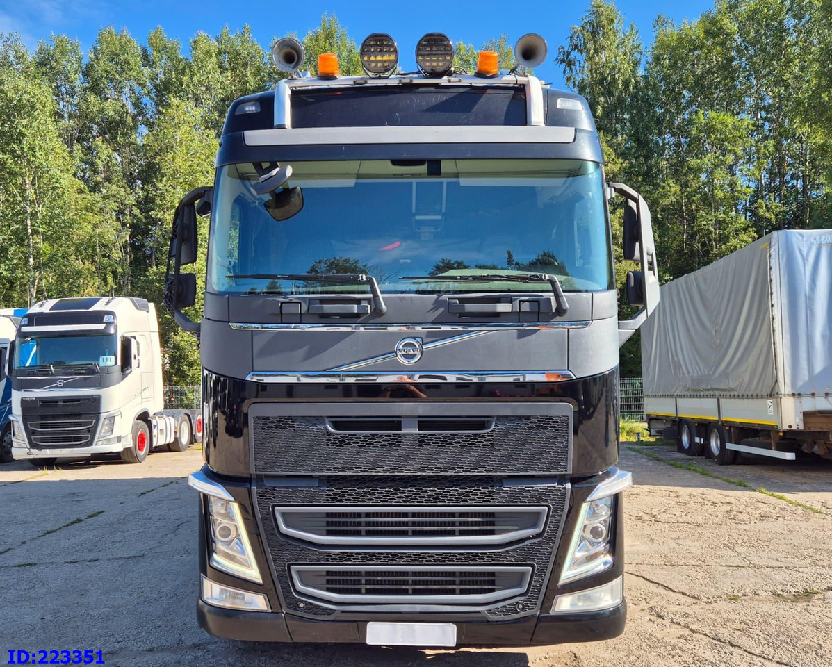VOLVO FH16 750HP - 8x4-Steering axle - Curtainsider truck: picture 2 VOLVO FH16 750HP - 8x4-Steering axle - Curtainsider truck: picture 2