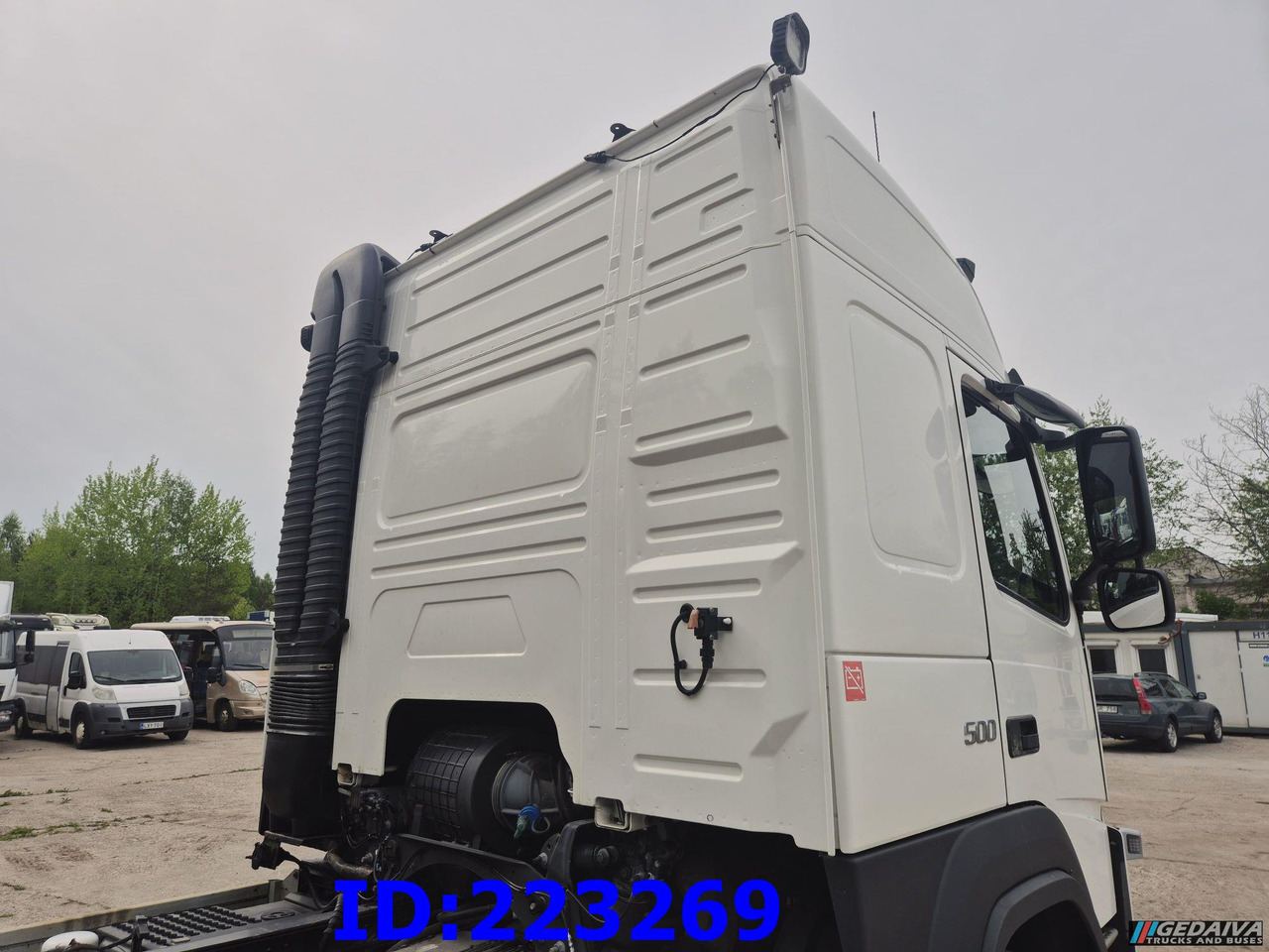 VOLVO FM13 500HP 8x2 (2 steering axels) - Cab chassis truck: picture 5 VOLVO FM13 500HP 8x2 (2 steering axels) - Cab chassis truck: picture 5