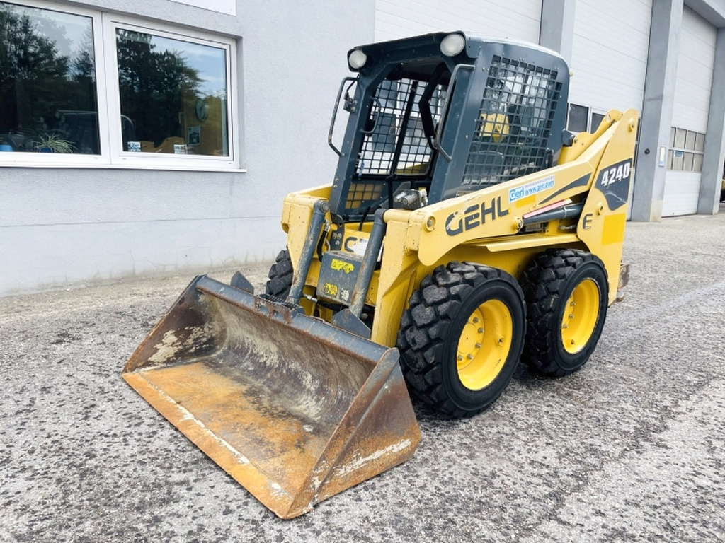 Gehl SL4240 (4035) - Skid steer loader: picture 4 Gehl SL4240 (4035) - Skid steer loader: picture 4