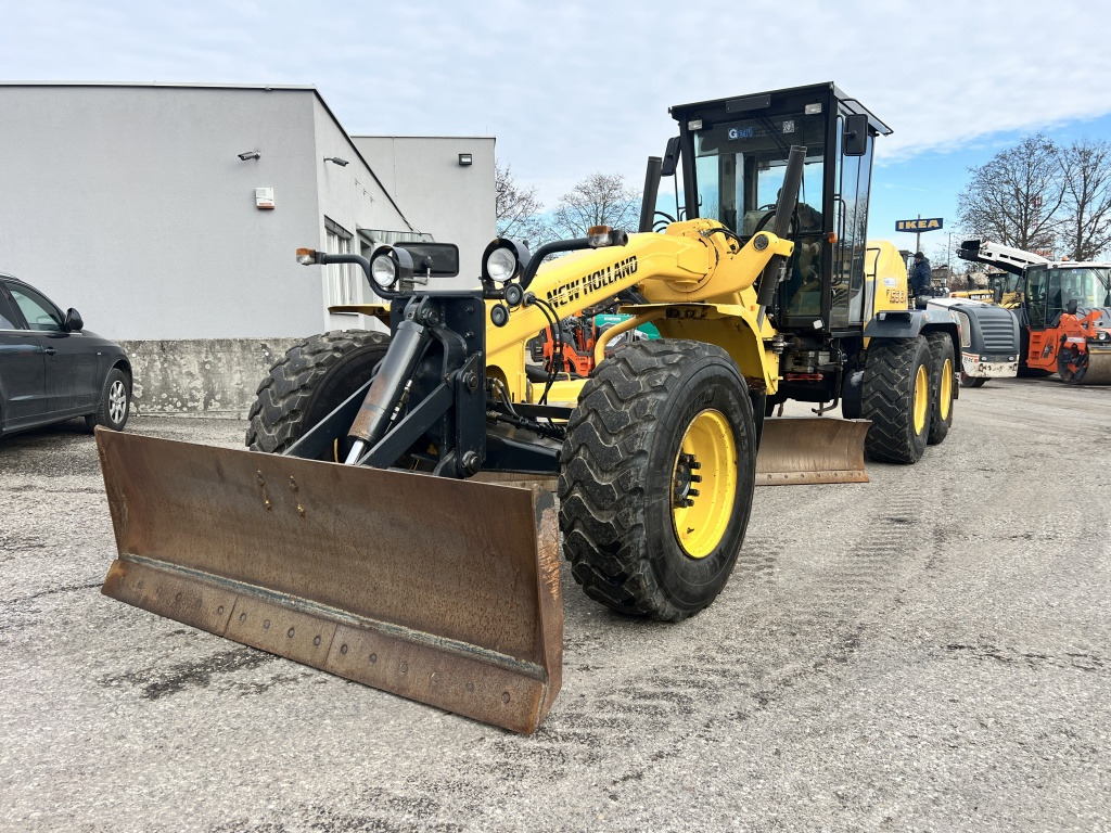 New Holland F 156.6 A (111441) - Grader: picture 3 New Holland F 156.6 A (111441) - Grader: picture 3