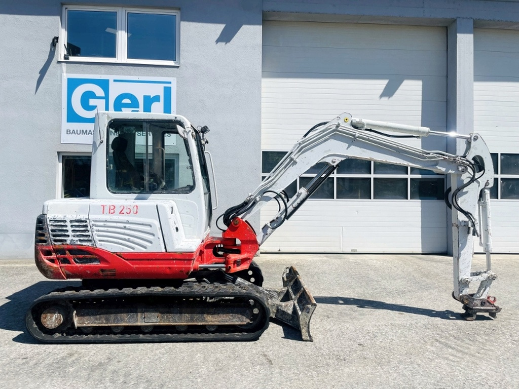 Takeuchi TB250 (3990) - Mini excavator: picture 2 Takeuchi TB250 (3990) - Mini excavator: picture 2
