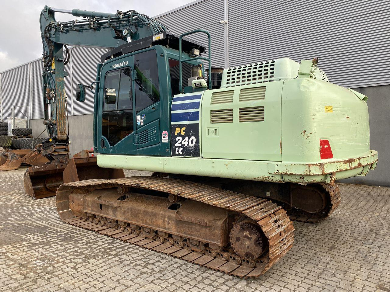Komatsu PC240LCD-11 - Crawler excavator: picture 2 Komatsu PC240LCD-11 - Crawler excavator: picture 2