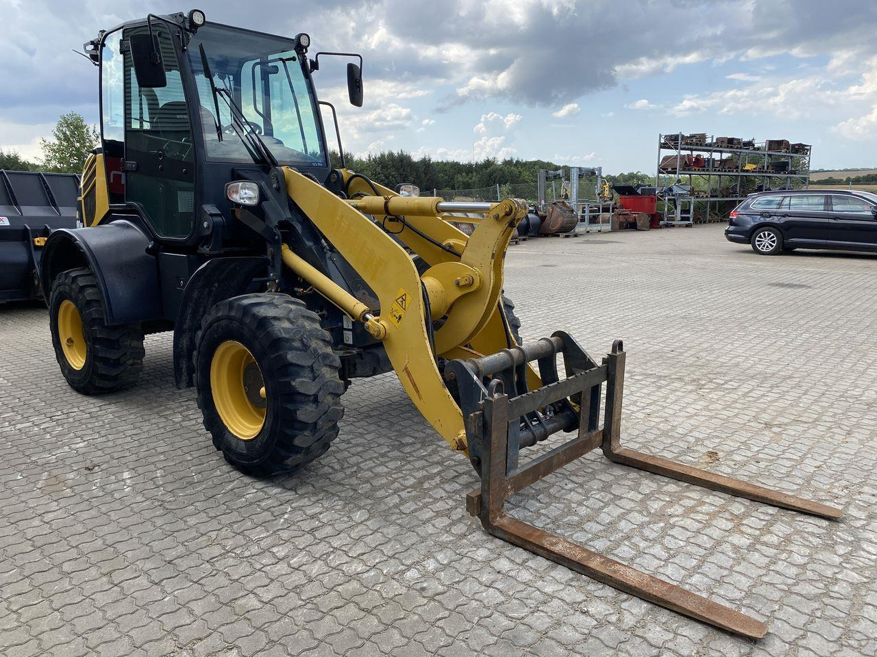 Komatsu WA100-7 - Compact loader: picture 5 Komatsu WA100-7 - Compact loader: picture 5