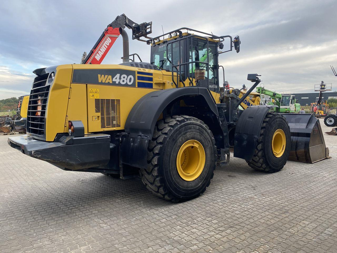 Komatsu WA480-8 - Wheel loader: picture 4 Komatsu WA480-8 - Wheel loader: picture 4