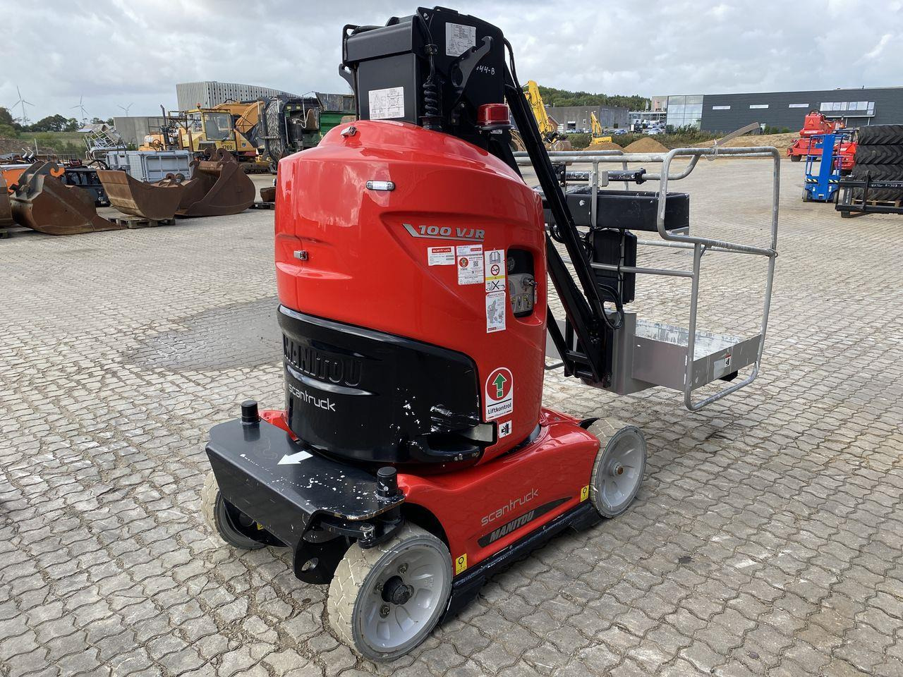 Manitou 100VJR - Vertical mast lift: picture 4 Manitou 100VJR - Vertical mast lift: picture 4