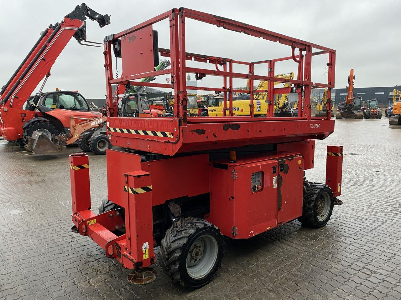 Manitou 120SC - Scissor lift: picture 4 Manitou 120SC - Scissor lift: picture 4