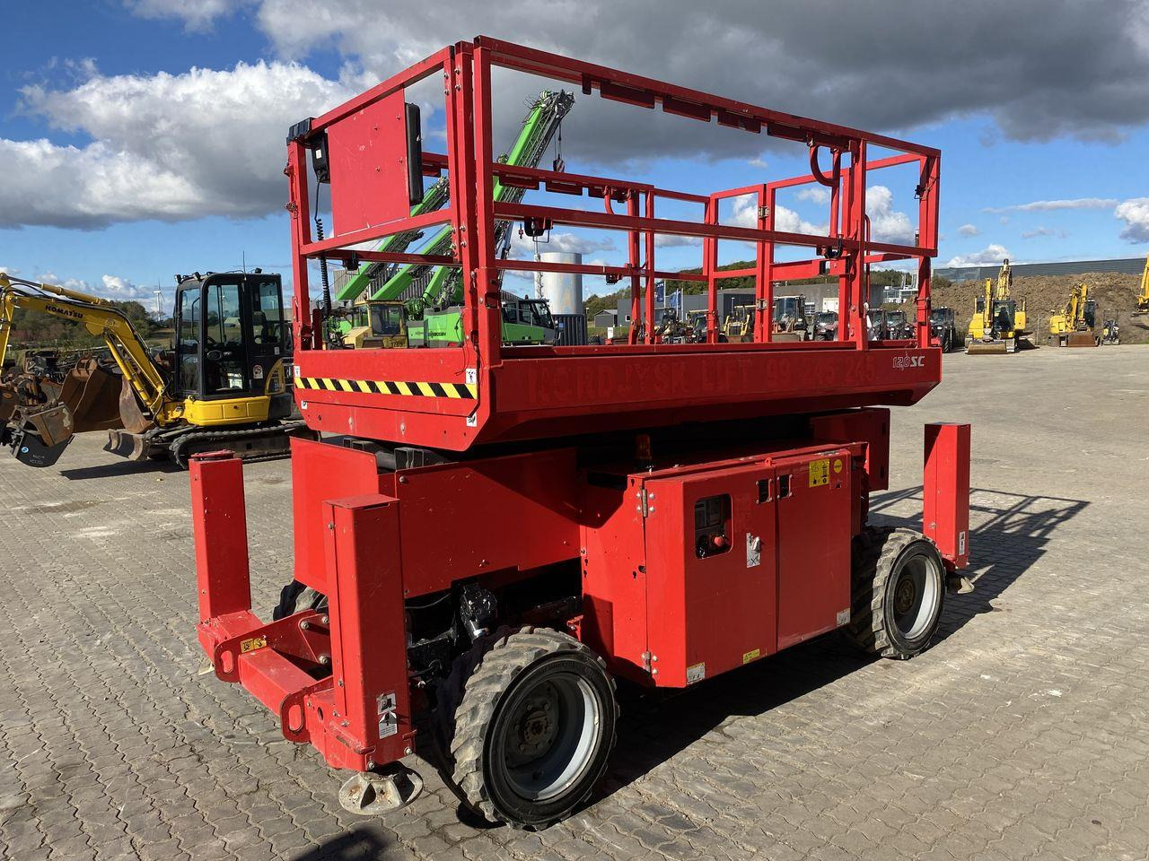 Manitou 120SC - Scissor lift: picture 4 Manitou 120SC - Scissor lift: picture 4