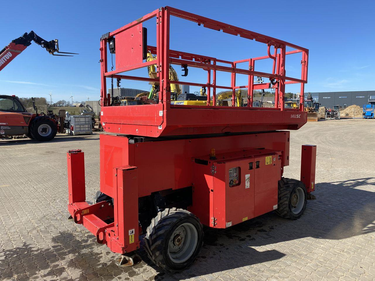 Manitou 140SC - Scissor lift: picture 4 Manitou 140SC - Scissor lift: picture 4