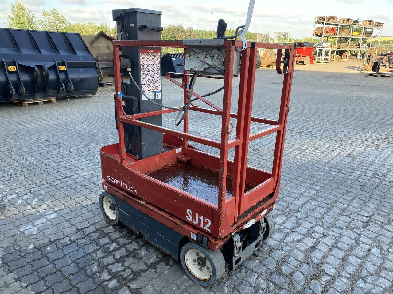 Skyjack SJ12 - Vertical mast lift: picture 5 Skyjack SJ12 - Vertical mast lift: picture 5