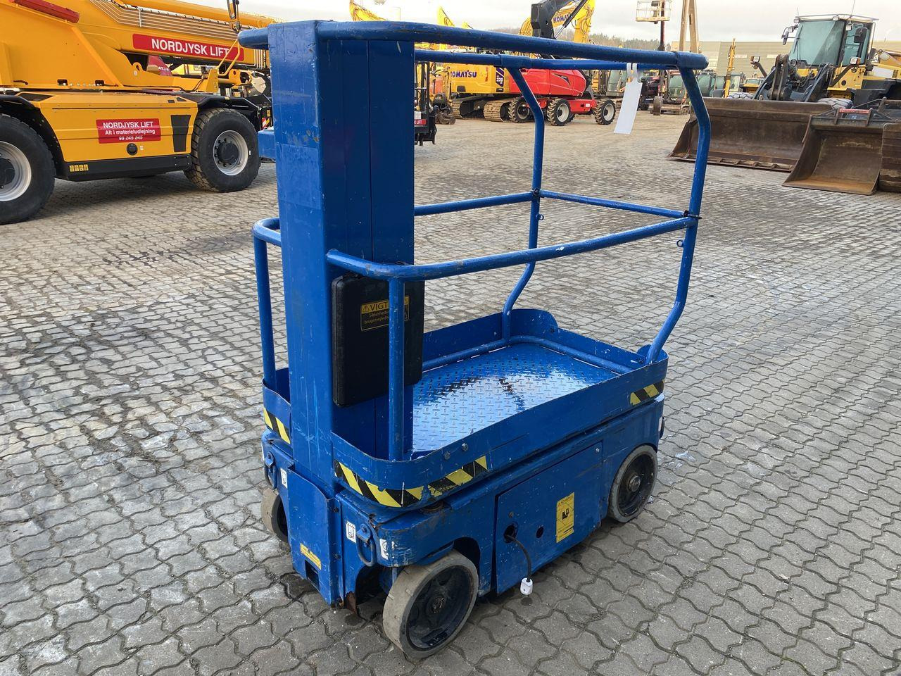 Snorkel TM12 - Vertical mast lift: picture 4 Snorkel TM12 - Vertical mast lift: picture 4