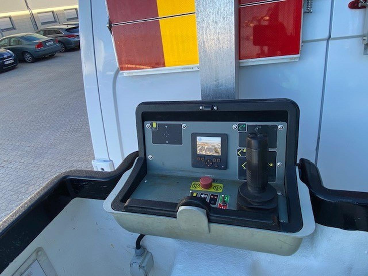 Versalift VTE 34-125 - Truck mounted aerial platform: picture 5 Versalift VTE 34-125 - Truck mounted aerial platform: picture 5