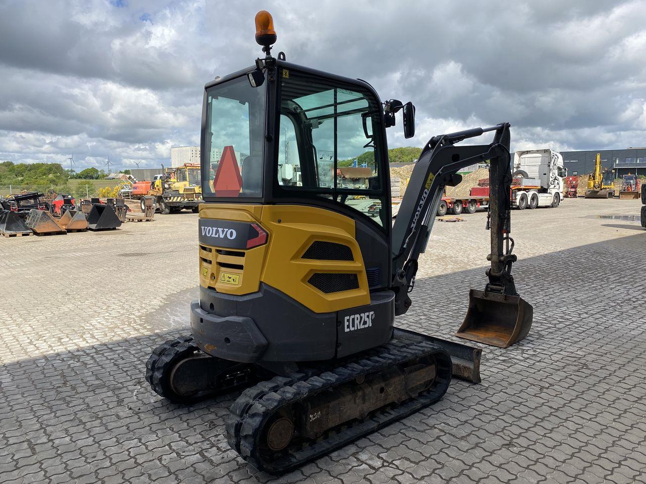 Volvo ECR25 - Mini excavator: picture 4 Volvo ECR25 - Mini excavator: picture 4