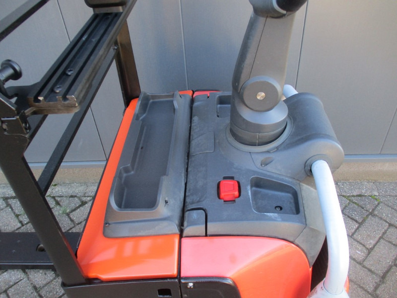 Toyota LPE 200 - Pallet truck: picture 4 Toyota LPE 200 - Pallet truck: picture 4