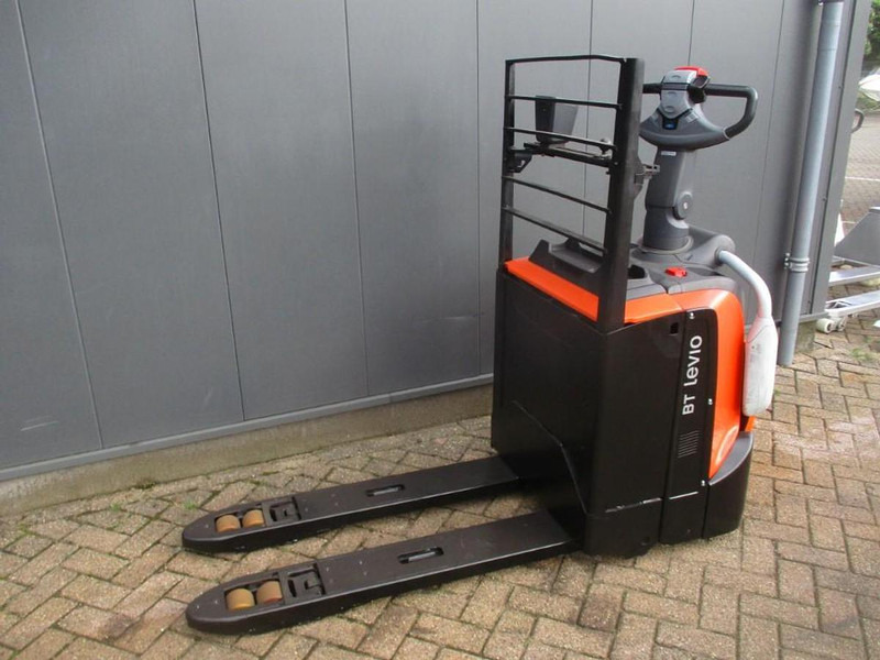 Toyota LPE200 - Pallet truck: picture 2 Toyota LPE200 - Pallet truck: picture 2