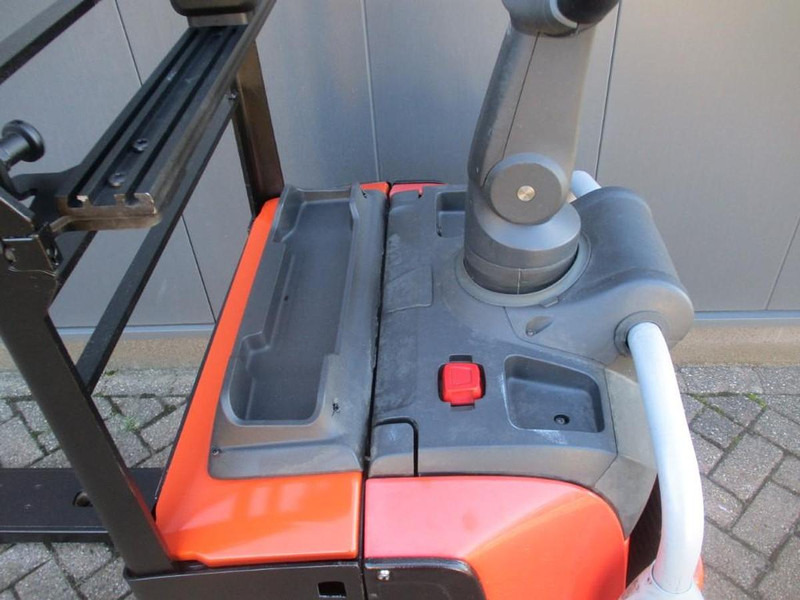 Toyota LPE200 - Pallet truck: picture 4 Toyota LPE200 - Pallet truck: picture 4