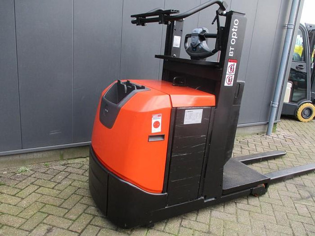 Toyota OSE 100W - Order picker: picture 3 Toyota OSE 100W - Order picker: picture 3