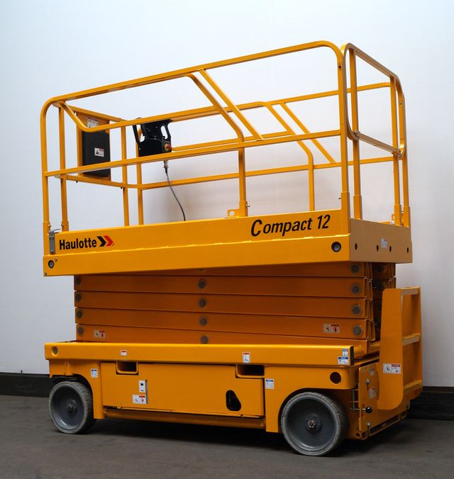 Haulotte Compact 12 - Scissor lift: picture 2 Haulotte Compact 12 - Scissor lift: picture 2