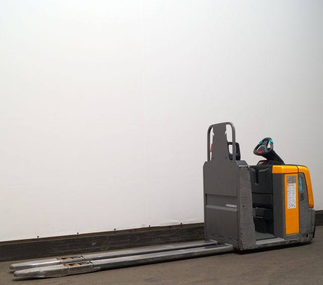 Jungheinrich ECE225 - Order picker: picture 1 Jungheinrich ECE225 - Order picker: picture 1