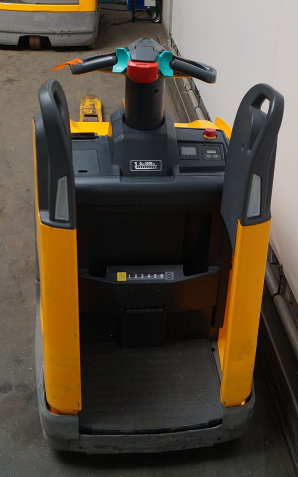 Jungheinrich ERE125 - Pallet truck: picture 3 Jungheinrich ERE125 - Pallet truck: picture 3
