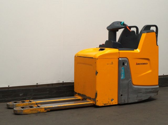 Jungheinrich ERE225 - Pallet truck: picture 1 Jungheinrich ERE225 - Pallet truck: picture 1