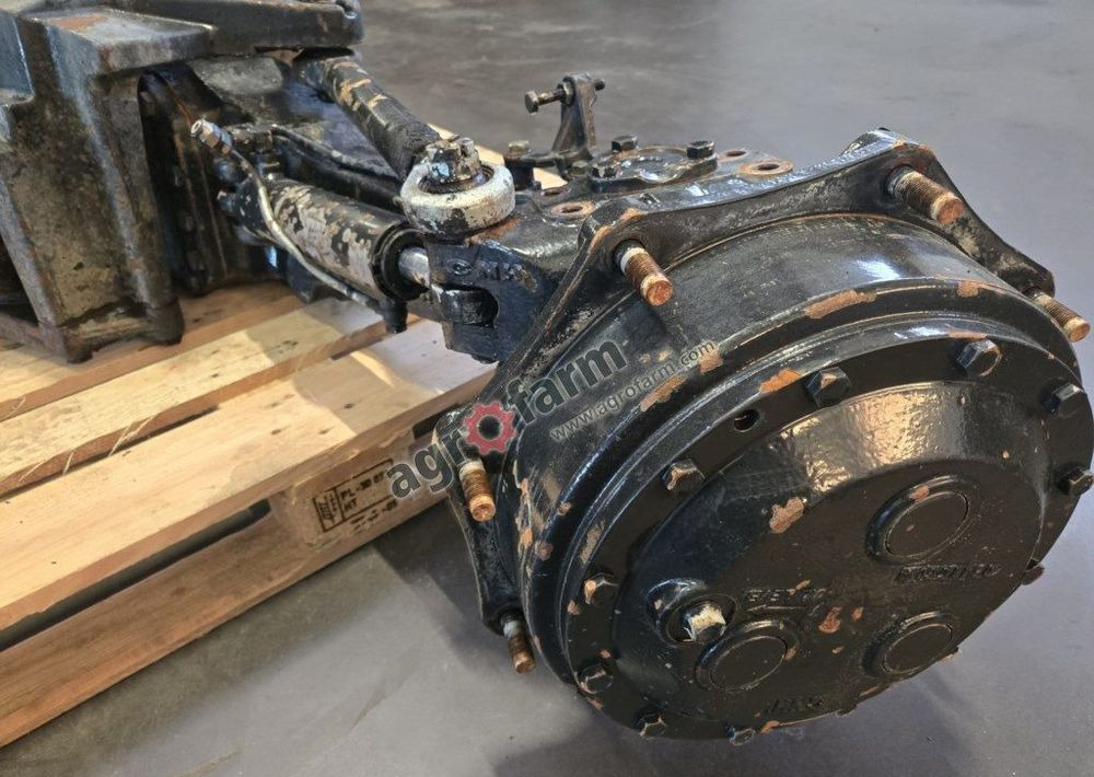 Przedni most New Holland T6070 T6050 T6040 T6030 - Transmission: picture 2 Przedni most New Holland T6070 T6050 T6040 T6030 - Transmission: picture 2