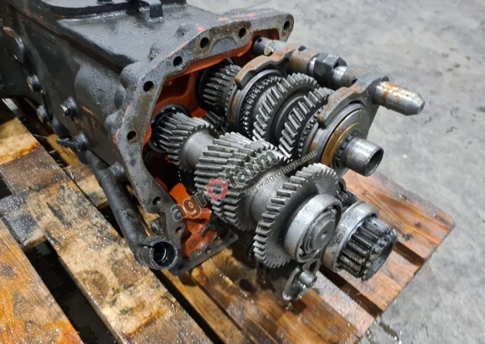 Skrzynia biegów Deutz Fahr Agroplus 70 0104639020 - Gearbox: picture 2 Skrzynia biegów Deutz Fahr Agroplus 70 0104639020 - Gearbox: picture 2