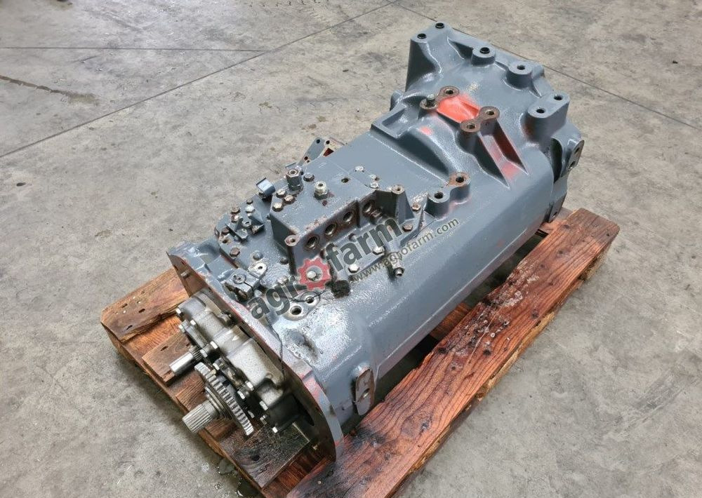Skrzynia biegów Ford 5640 - Gearbox: picture 1 Skrzynia biegów Ford 5640 - Gearbox: picture 1