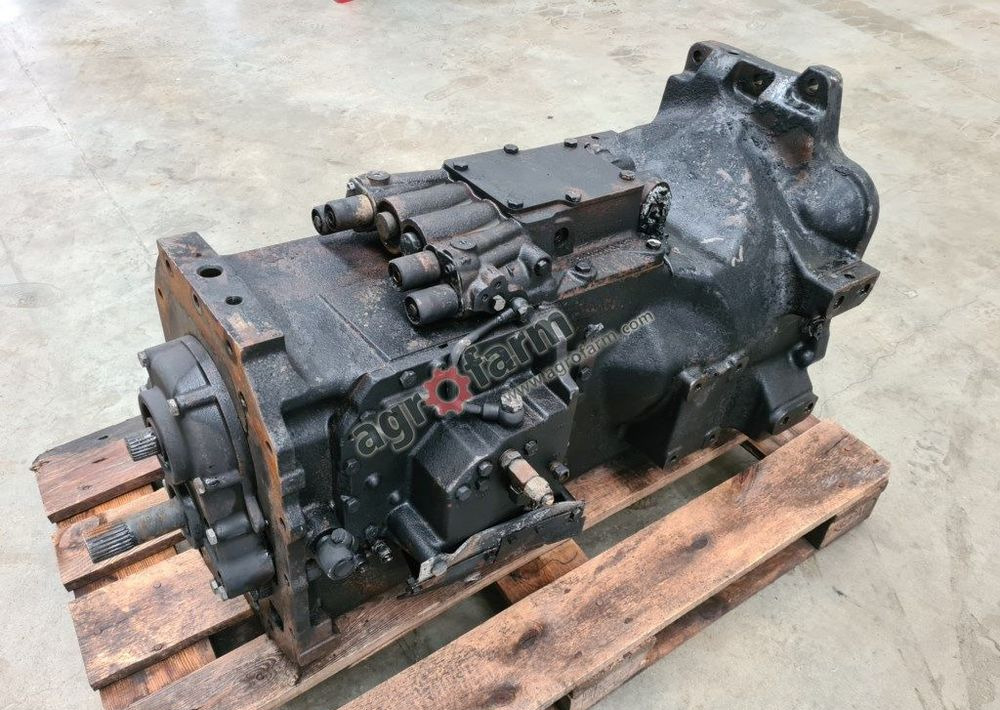 Skrzynia biegów New Holland TS125A - Gearbox: picture 4 Skrzynia biegów New Holland TS125A - Gearbox: picture 4