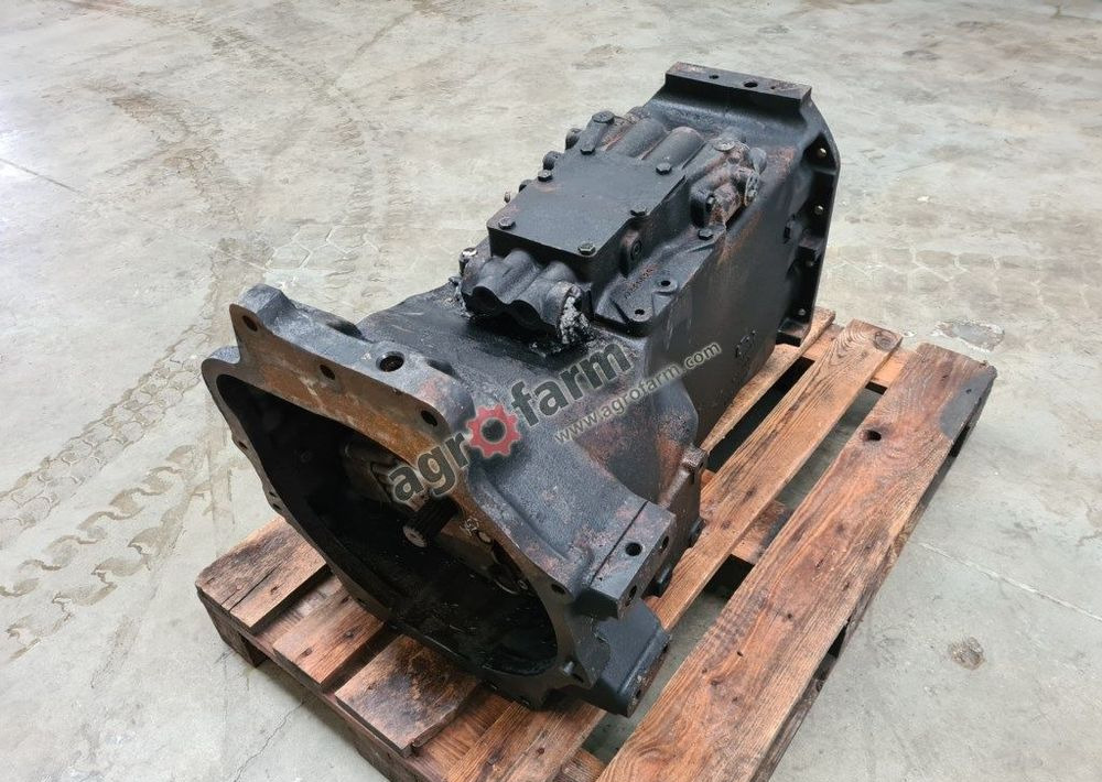 Skrzynia biegów New Holland TS125A - Gearbox: picture 2 Skrzynia biegów New Holland TS125A - Gearbox: picture 2