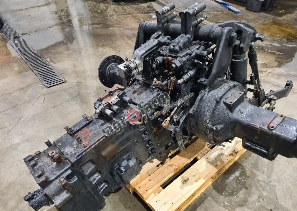 Skrzynia biegów, most tylny Case Luxxum 120 - Gearbox: picture 1 Skrzynia biegów, most tylny Case Luxxum 120 - Gearbox: picture 1