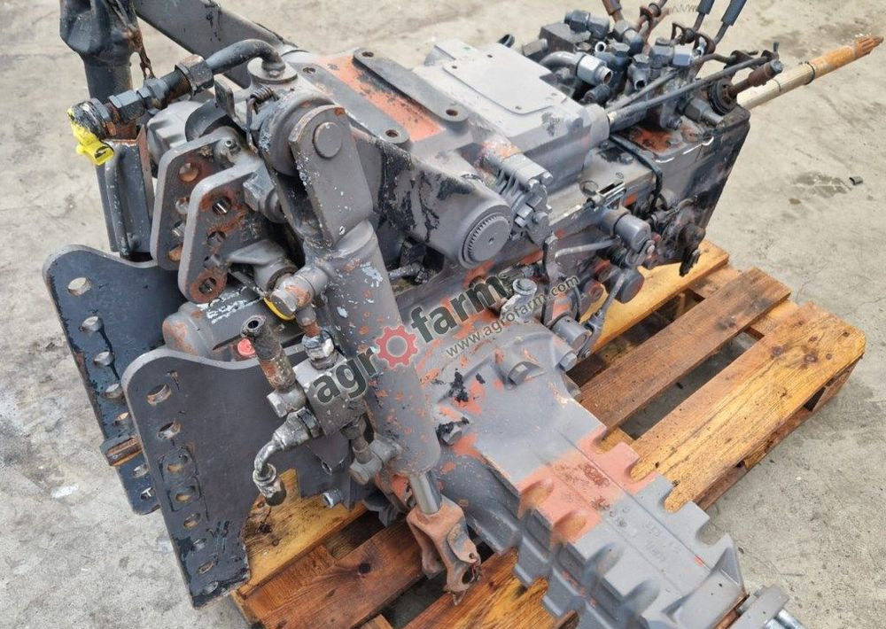 Skrzynia biegów, most tylny Renault Fructus 130 - Gearbox: picture 4 Skrzynia biegów, most tylny Renault Fructus 130 - Gearbox: picture 4