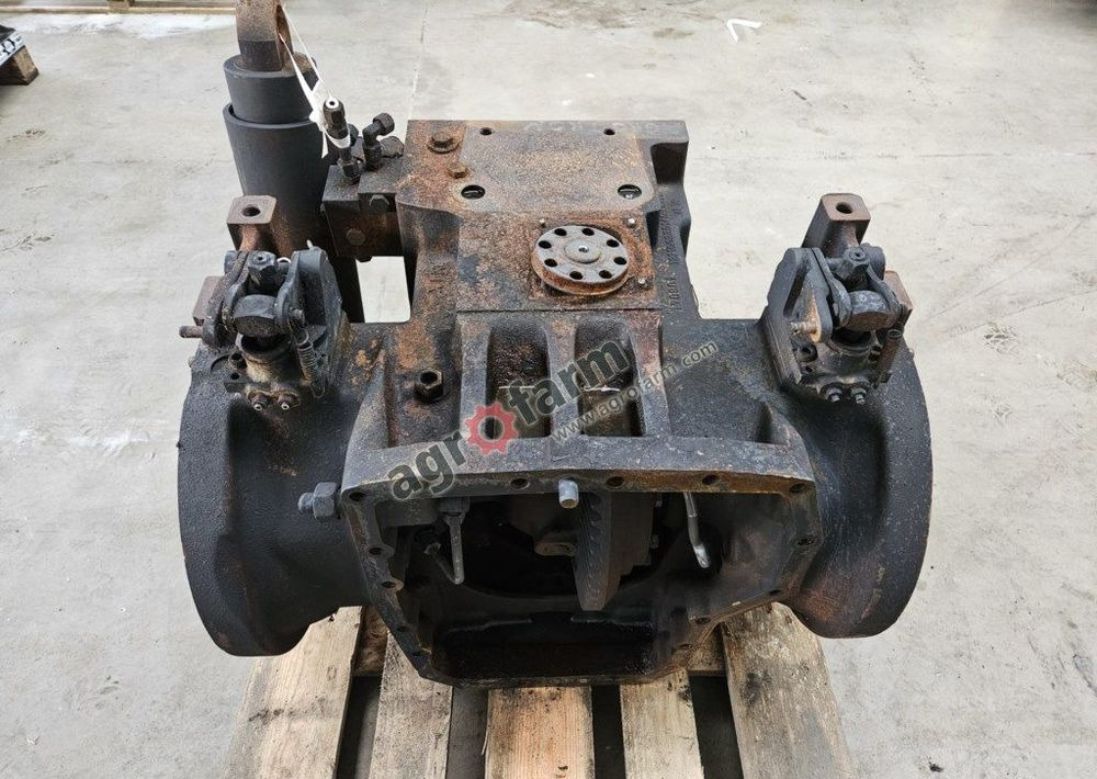 TYLNY MOST CASE CS 110 1331003301409 - Rear axle: picture 1 TYLNY MOST CASE CS 110 1331003301409 - Rear axle: picture 1