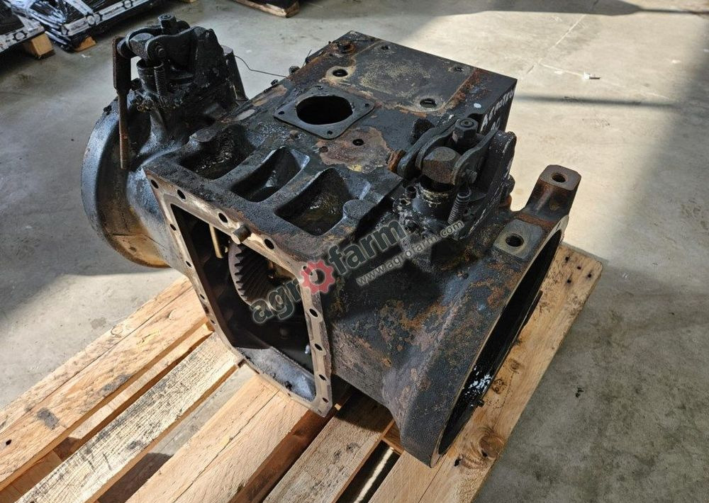 TYLNY MOST DEUTZ FAHR AGROTRON 80 - Rear axle: picture 4 TYLNY MOST DEUTZ FAHR AGROTRON 80 - Rear axle: picture 4