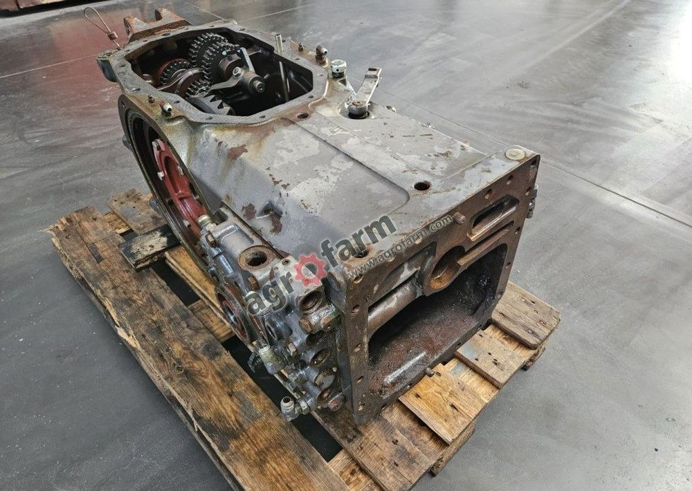 TYLNY MOST MASSEY FERGUSON 3070 3382213M4 - Gearbox: picture 1 TYLNY MOST MASSEY FERGUSON 3070 3382213M4 - Gearbox: picture 1